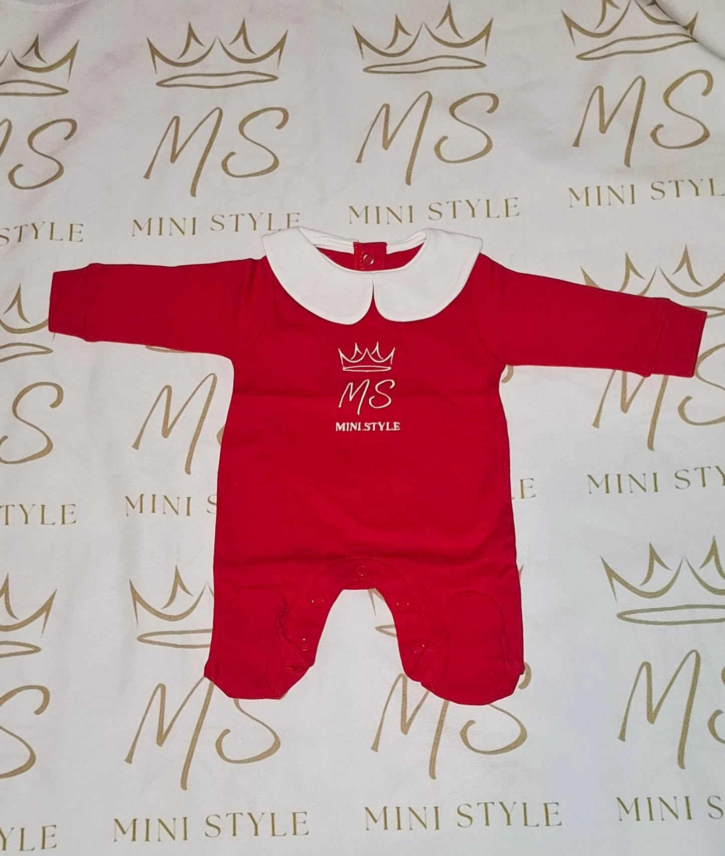 Red collar sleepsuit